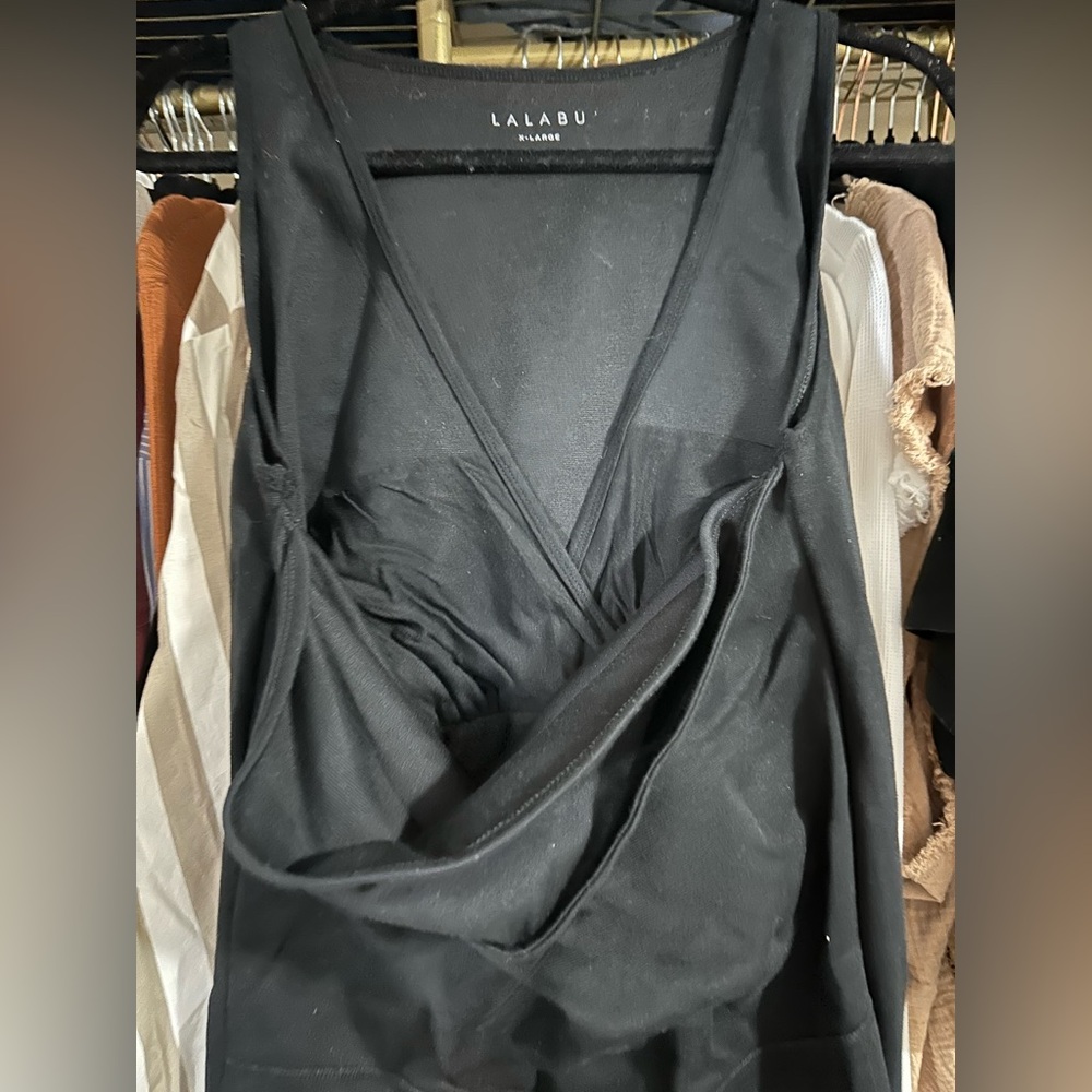 Lalabu Soothe Shirt Baby Wearing Tank Top in Black - Picture 7 of 7
